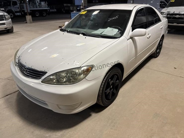 2005-toyota-camry-sdn-image-4