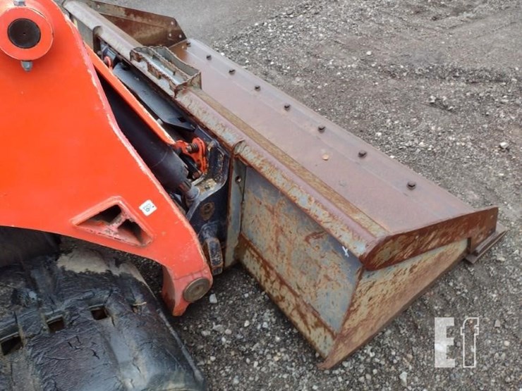 2012-kubota-svl90-image-17