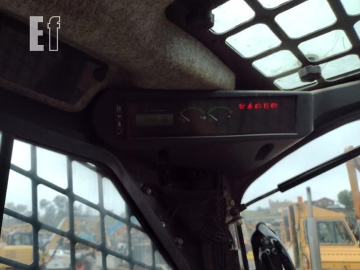 deere-329d-image-7