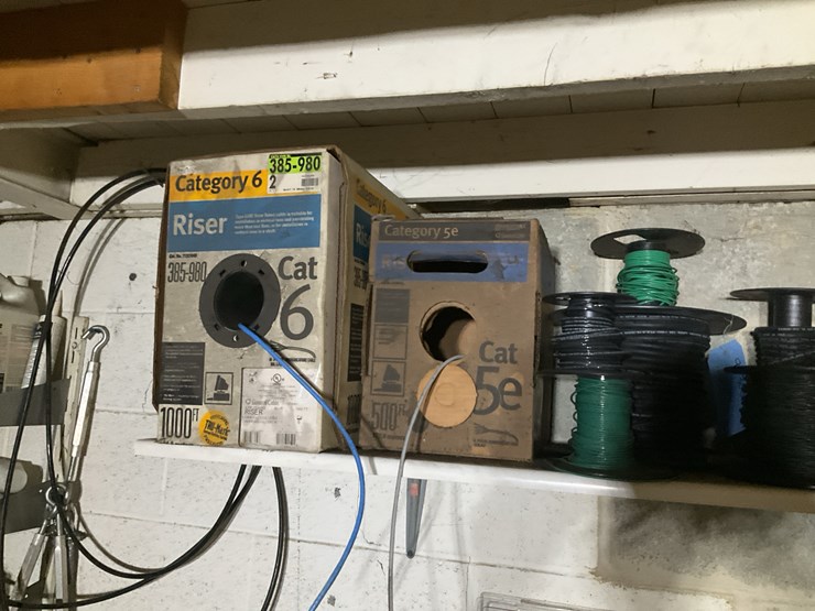 #162-•-shelves-and-contents-image-5