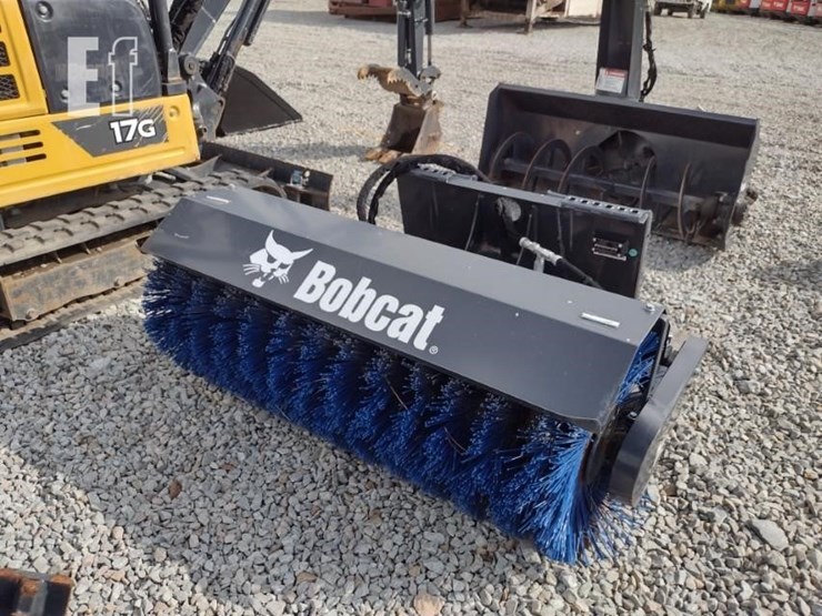 19-bobcat-48-in-angle-broom-image-2
