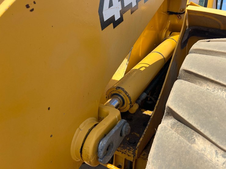 2000-deere-444-image-12