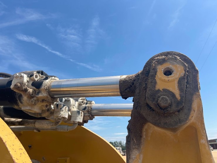 2022-caterpillar-980-image-22