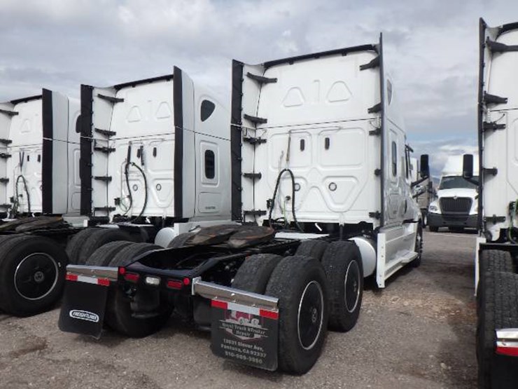 2024-freightliner-cascadia-126-image-6