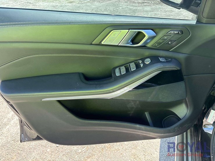 2022-bmw-x7-xdrive40i-awd-suv-image-13