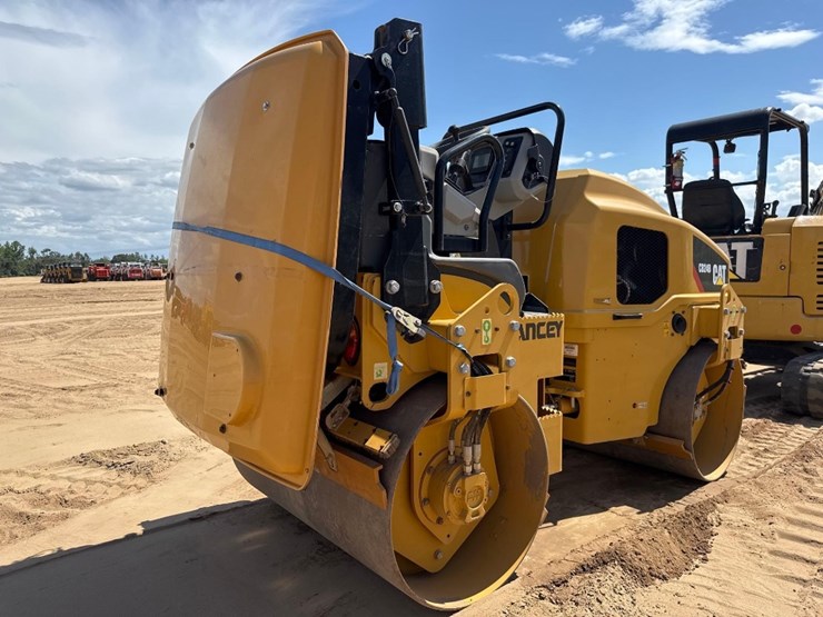 caterpillar-cb24b-image-6