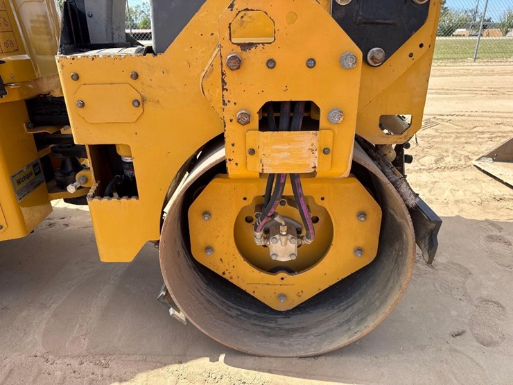 2021-caterpillar-cb2.7-image-9