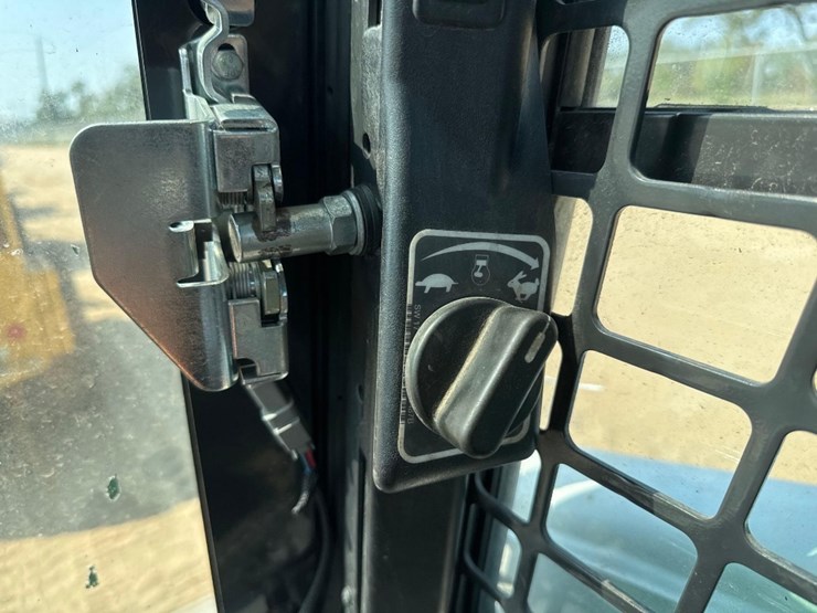 2019-bobcat-s770-image-24