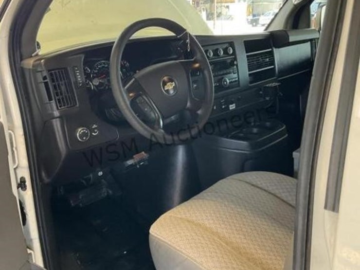 2014-chevrolet-express-3500-image-23