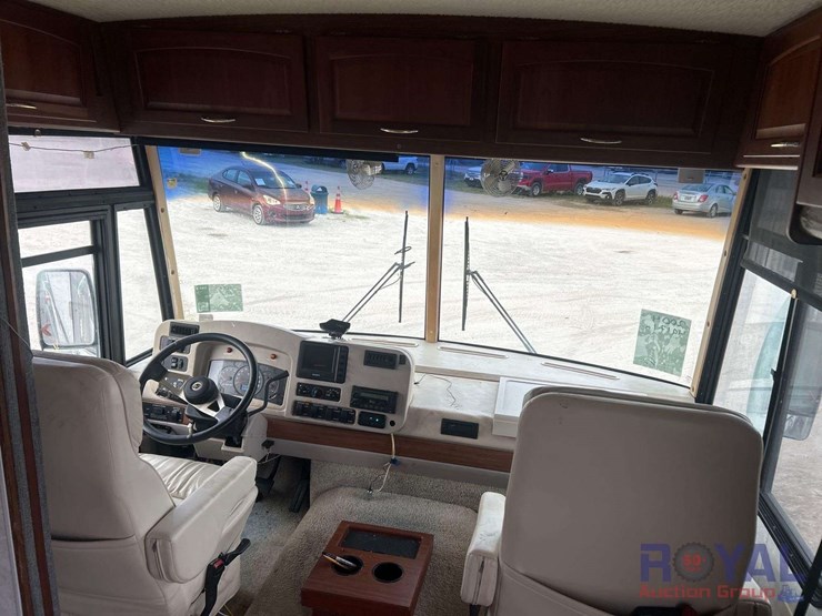 2004-workhorse-w22-motorhome-image-10