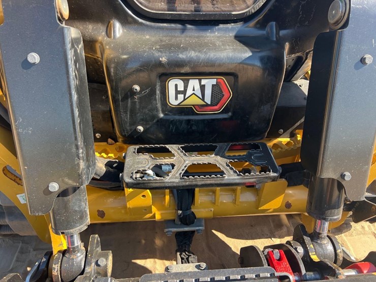 2024-caterpillar-255-skid-steer-image-9