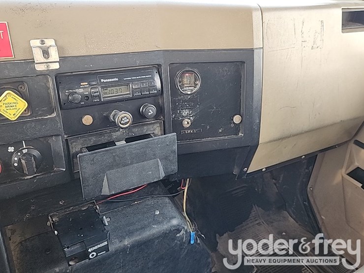 international-4900-image-38