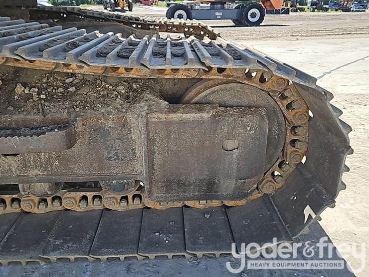 2015-komatsu-pc210-lc-10-image-12