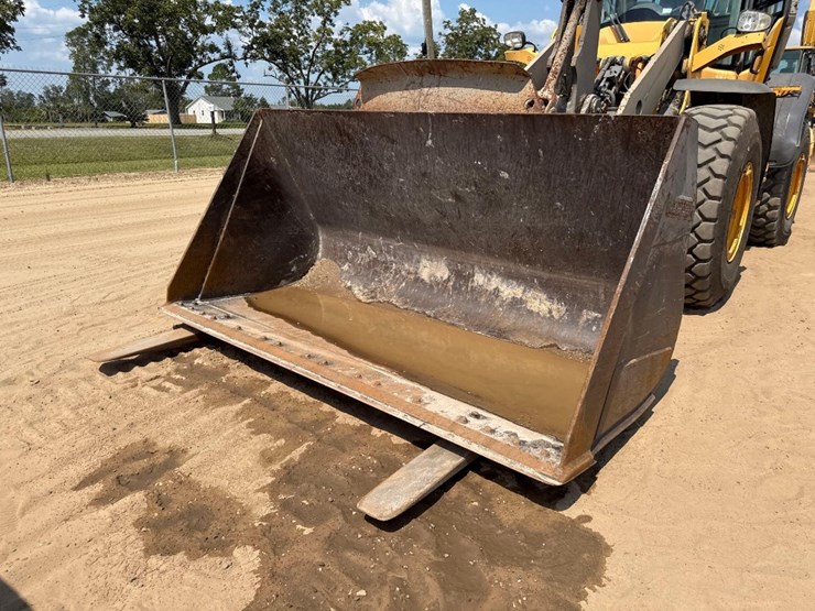 volvo-quick-coupler-mast-w/-72"-forks-image-2