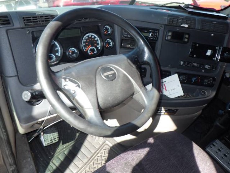 freightliner-cascadia-125-image-13