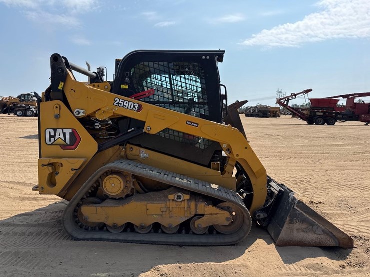 2023-caterpillar-259d3-image-4