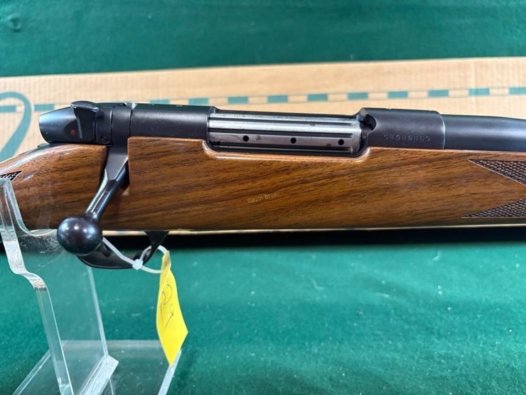 weatherby-mark-v-300-wby-mag-rifle-image-2