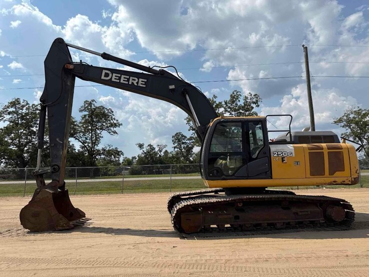 2015-deere-250g-lc-image-1