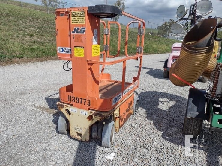 2010-jlg-1230es-image-9
