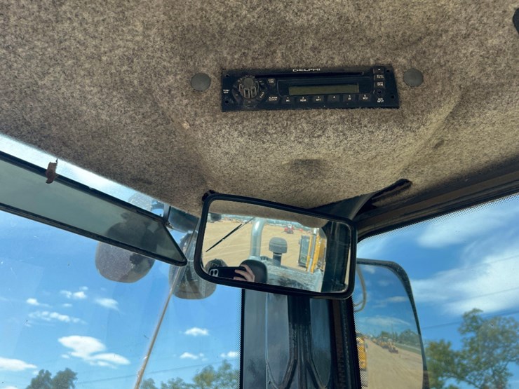 2012-deere-644k-image-34