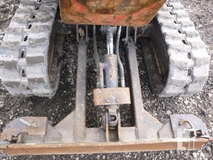 2016-kubota-k008-3-image-16