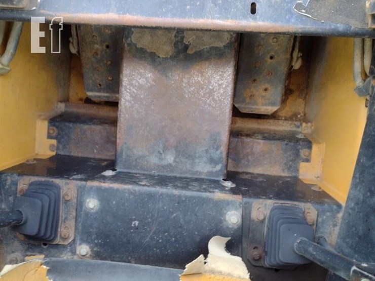 new-holland-lx885-image-11