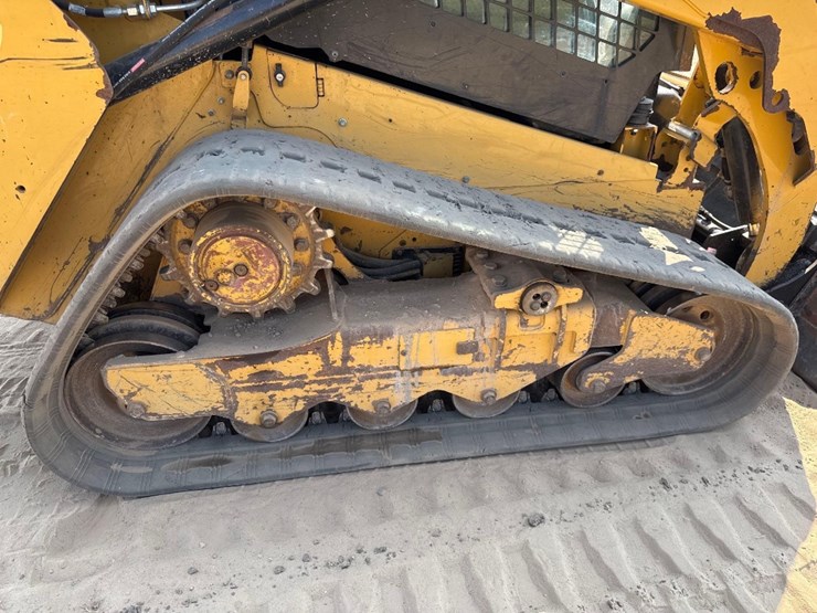 2020-caterpillar-259d3-image-14