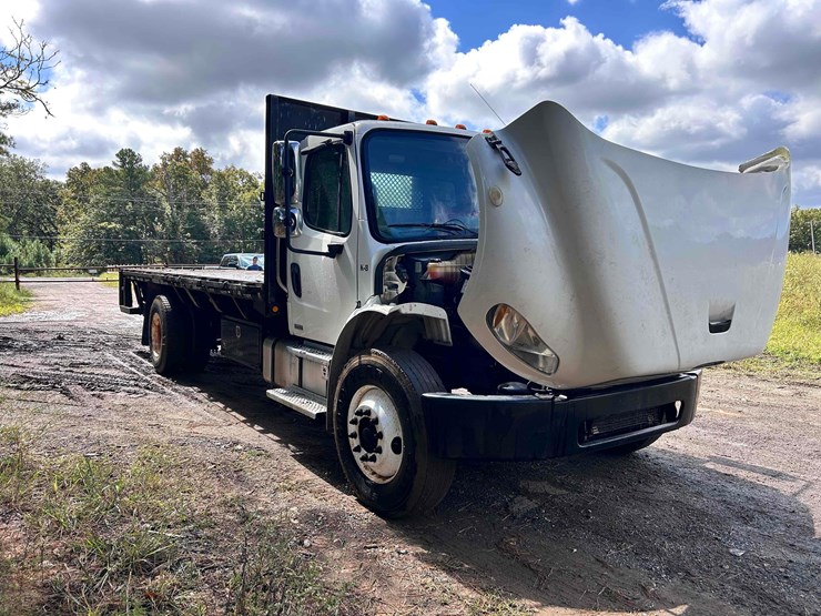 2006-freightliner-business-class-flatbed-image-2