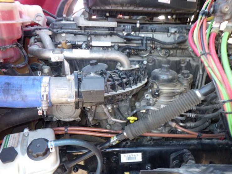 2020-freightliner-cascadia-126-image-18