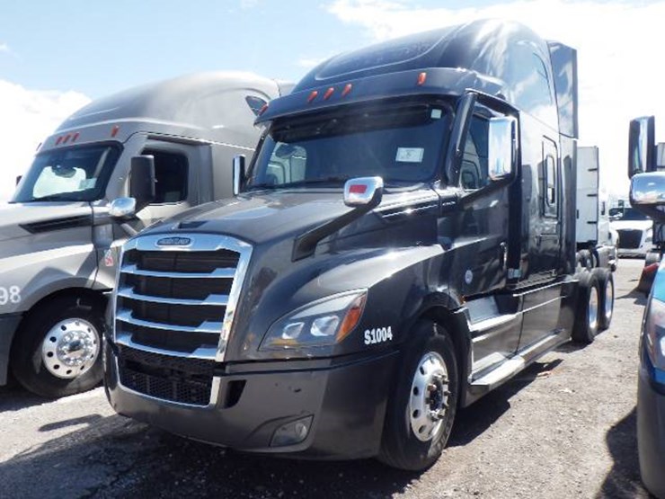 2021-freightliner-cascadia-126-image-1