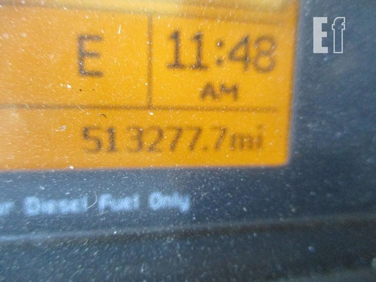 2015-volvo-vnl64300-image-31