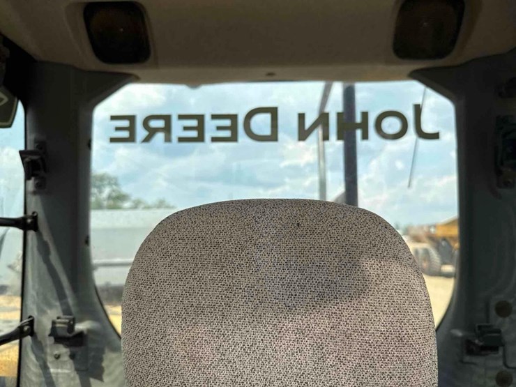 2015-deere-250g-lc-image-39