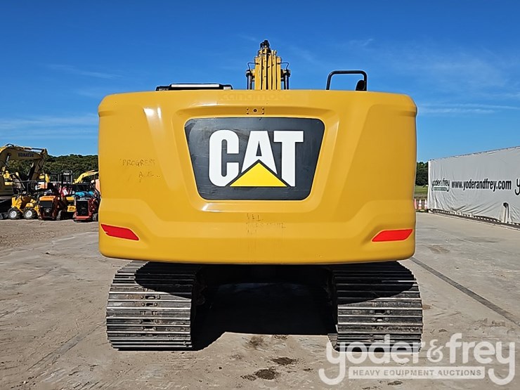2019-caterpillar-320-image-28