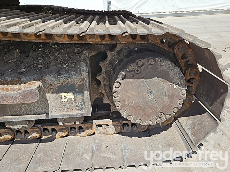 2015-komatsu-pc210-lc-10-image-25