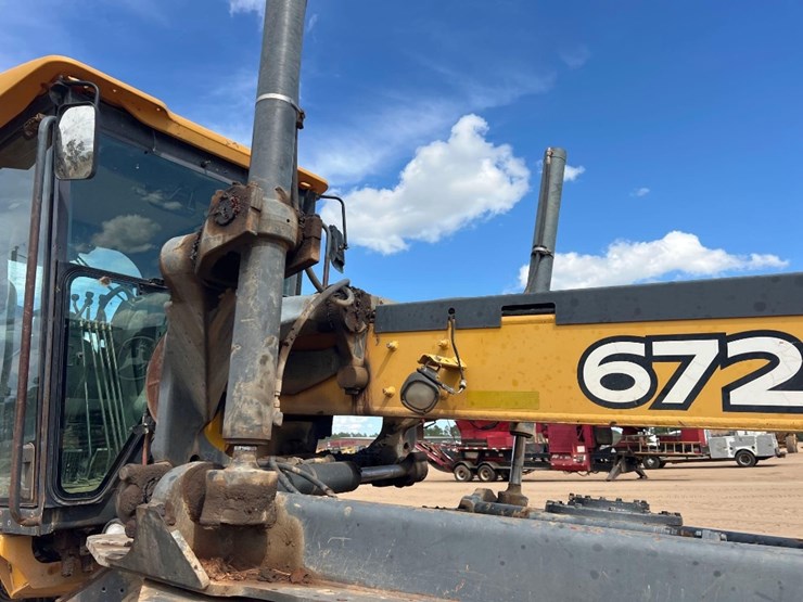 2008-deere-672d-image-26