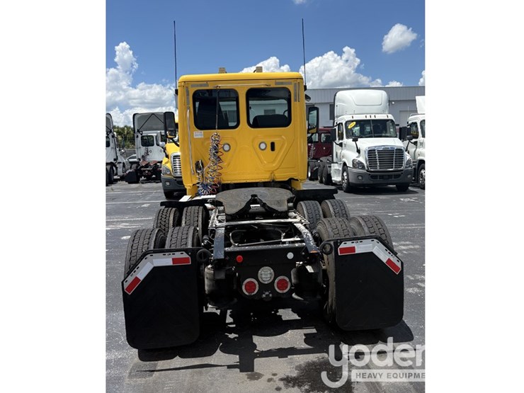 2018-freightliner-cascadia-113-image-4