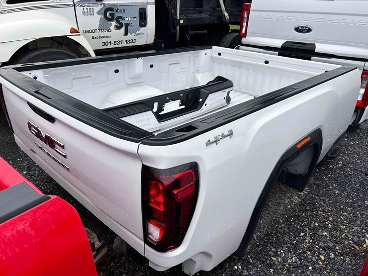 gmc-sierra-white-truck-body-image-1