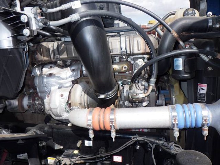 2020-freightliner-cascadia-126-image-19