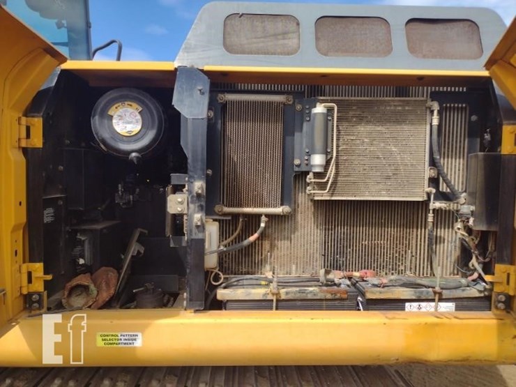 2013-deere-210g-lc-image-44