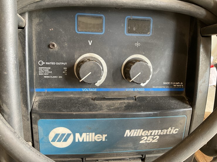 #116-•-miller-welder-252-image-9