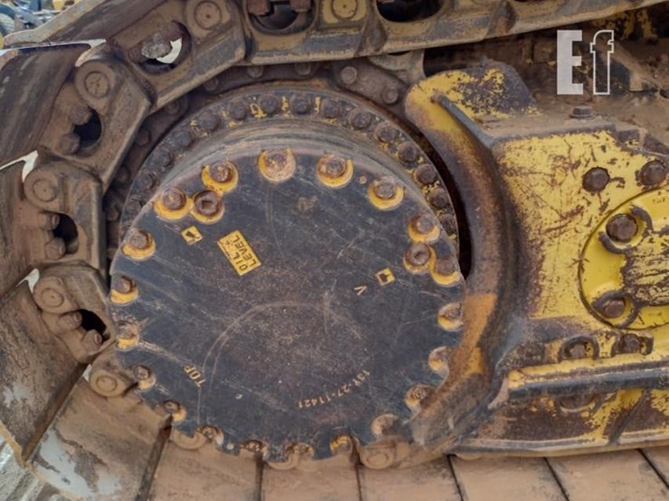2015-komatsu-d61ex-23-image-34