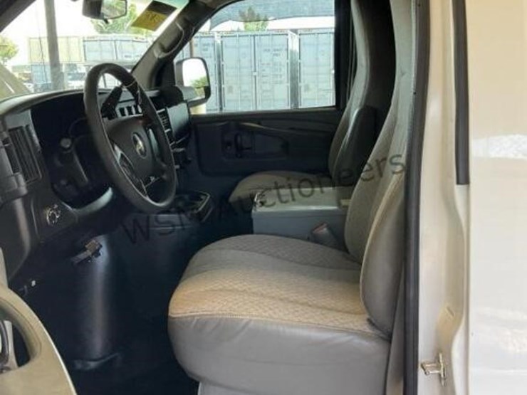 2014-chevrolet-express-3500-image-22