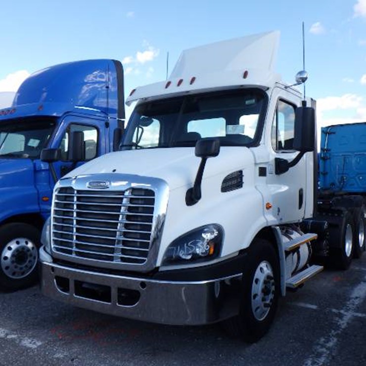 2017 FREIGHTLINER CASCADIA 113