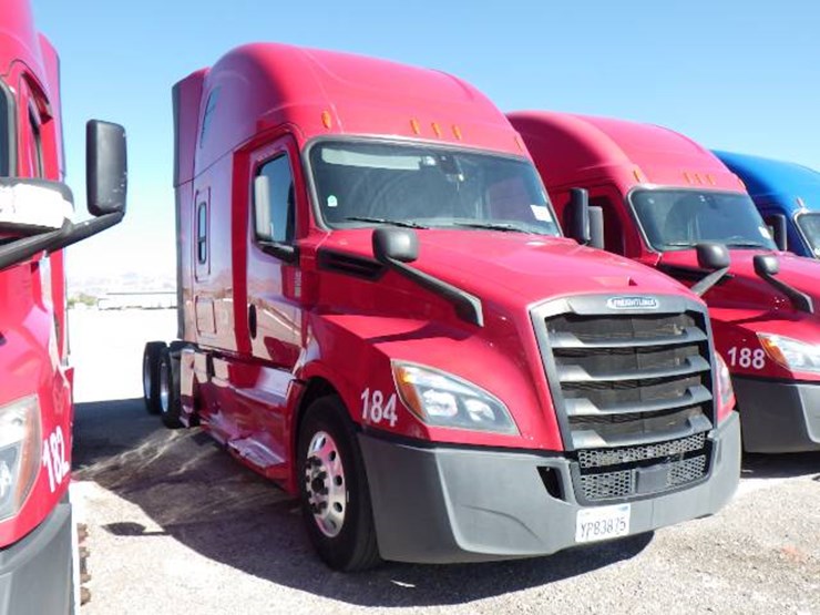 2020-freightliner-cascadia-126-image-2