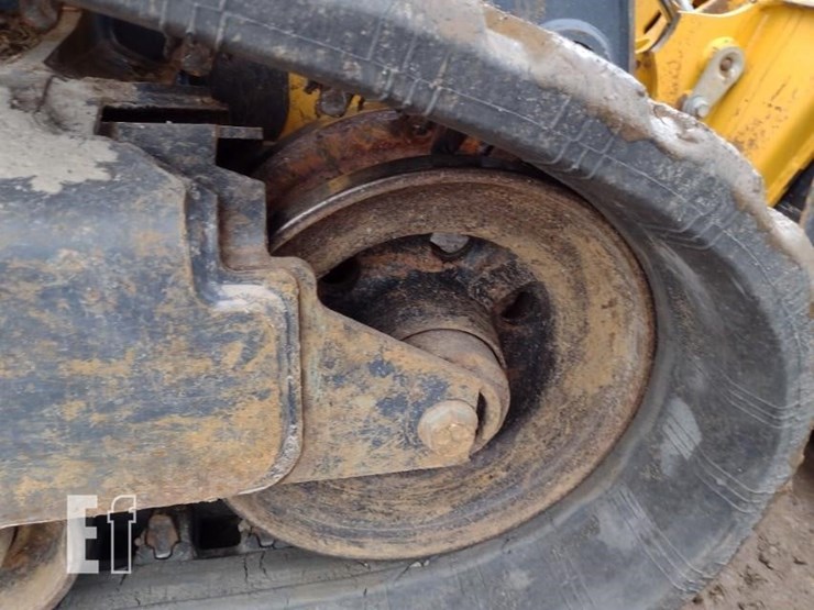 2023-deere-325g-image-32