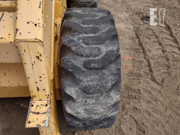 1990-deere-675b-image-15