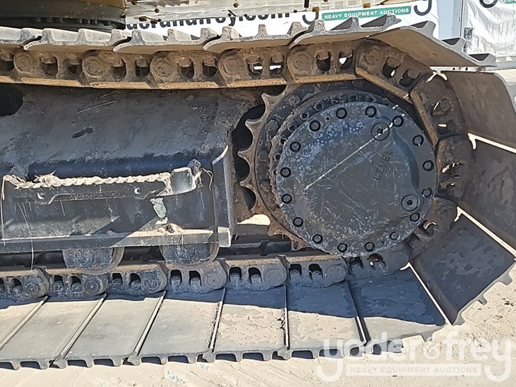 2019-caterpillar-320-image-23