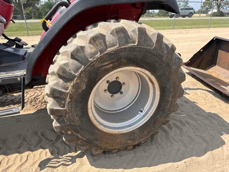 mahindra-2810-image-9