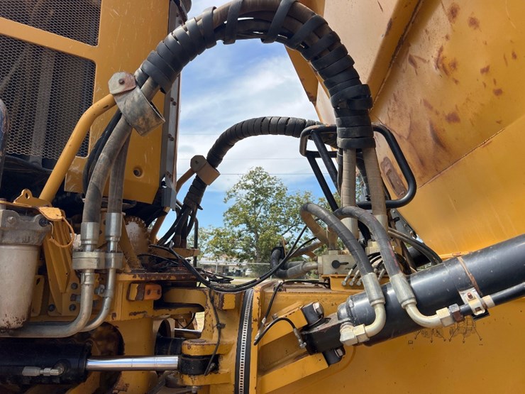 2019-caterpillar-740-gc-image-14