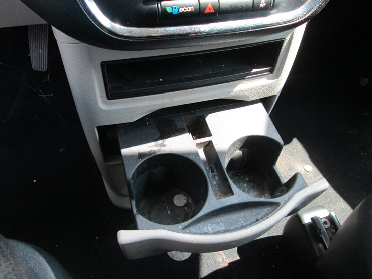 2011-dodge-caravan-image-25